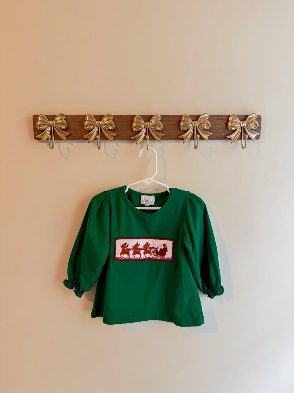 2t Busy Bees Girls Green Holiday Top with Santa Reindeer Design
